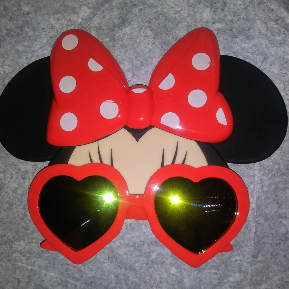🔴NWT-Minnie Mouse sunglasses